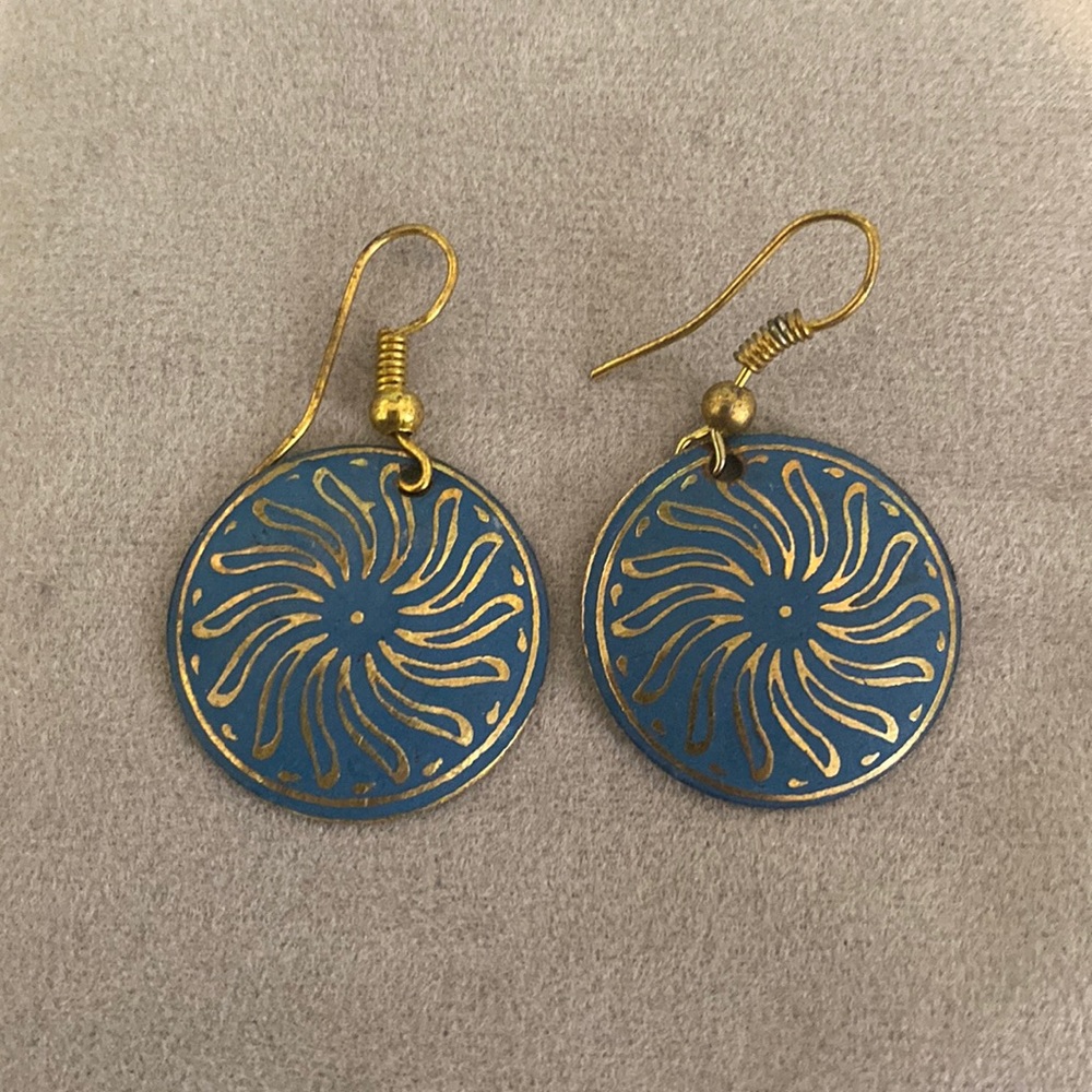 Round earrings